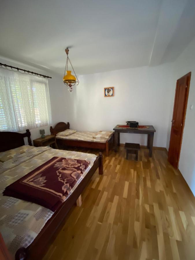Guest House Radoman Virpazar Exteriör bild